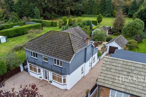 Wimborne Road East, Ferndown, BH22 4 bed detached house for sale