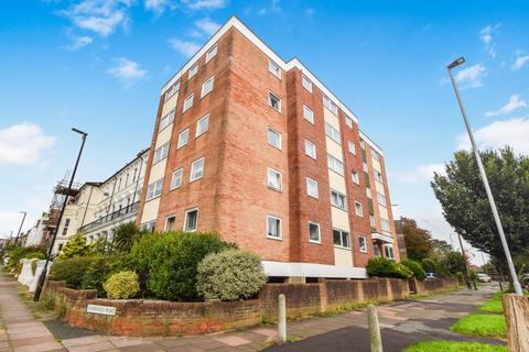 34 The Avenue, Eastbourne BN21 2 bed flat for sale