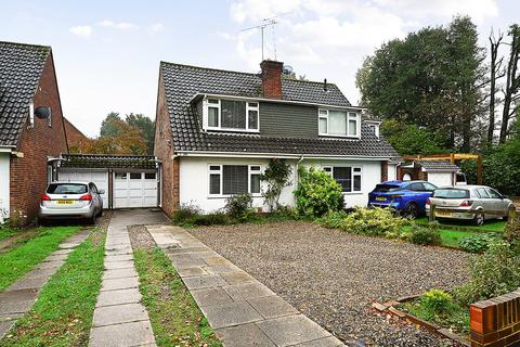 Fernhill Road, Farnborough GU14 3 bed semi