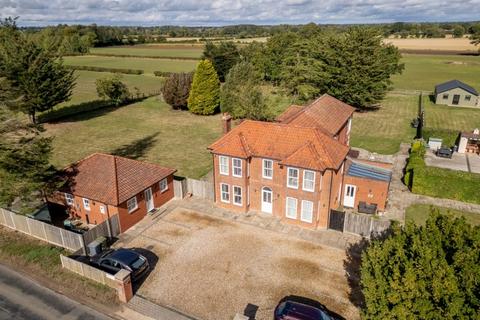 6 bedroom detached house for sale