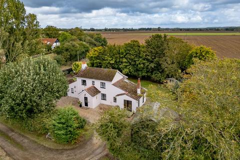 Dereham 5 bed cottage for sale
