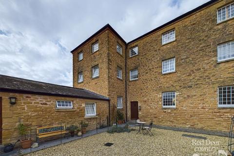 Long Street, Williton 2 bed apartment for sale