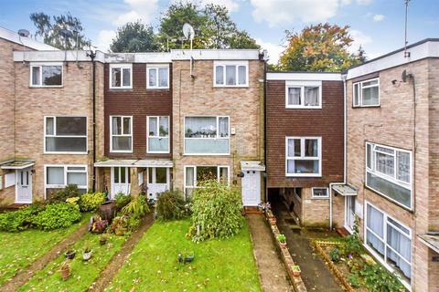 Hyde Heath Court, Pound Hill... 2 bed maisonette for sale