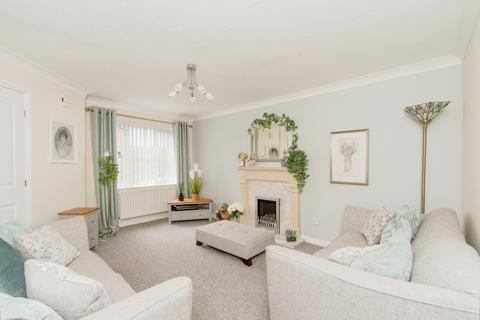 Hilltop Close, West Yorkshire WF10 3 bed link detached house for sale