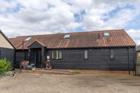 High Street, Dunmow CM6 4 bed bungalow for sale