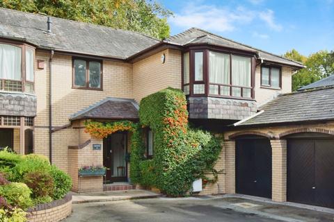Groby Road, Greater Manchester WA14 3 bed end of terrace house for sale