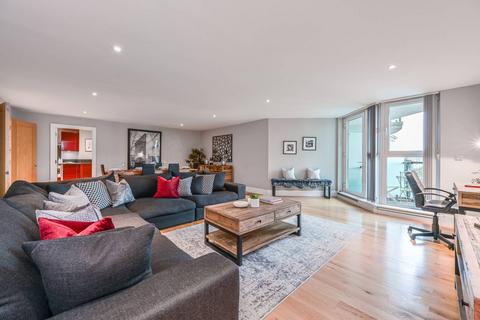 St George Wharf, Vauxhall, London, SW8 2 bed flat for sale