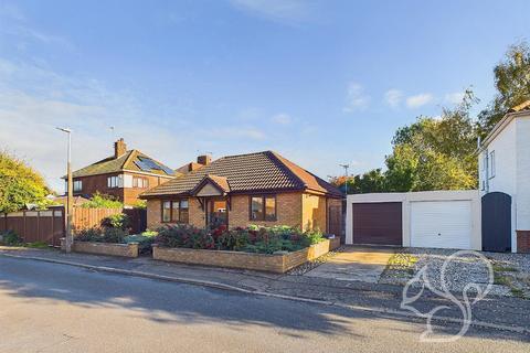 1 bedroom detached bungalow for sale