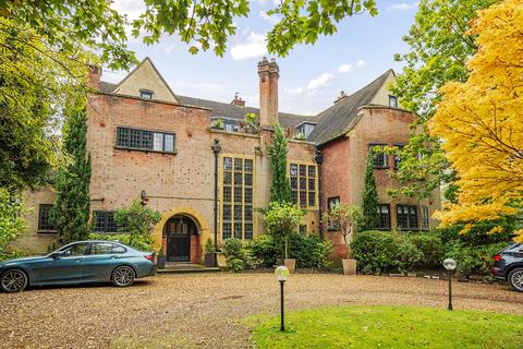Mavelstone Road, Bickley, Kent 2 bed apartment for sale