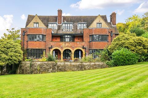 Mavelstone Road, Bickley, Kent 2 bed apartment for sale
