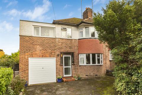 Gallants Farm Road, East Barnet EN4 4 bed semi