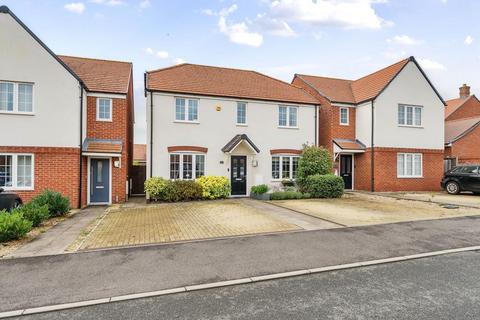 Bramley,  Hampshire,  RG26 4 bed detached house for sale