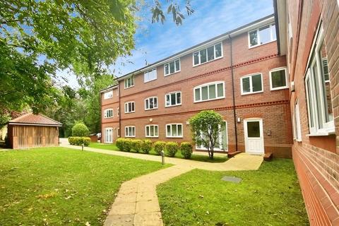 Copper Beach Place, Wokingham RG41 2 bed apartment for sale