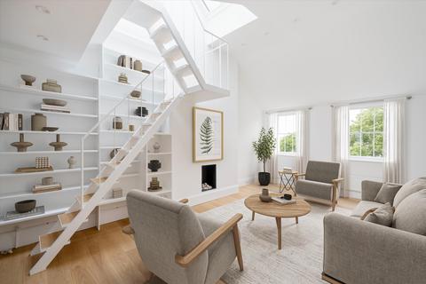 Kensington Park Gardens, London, W11 2 bed flat for sale