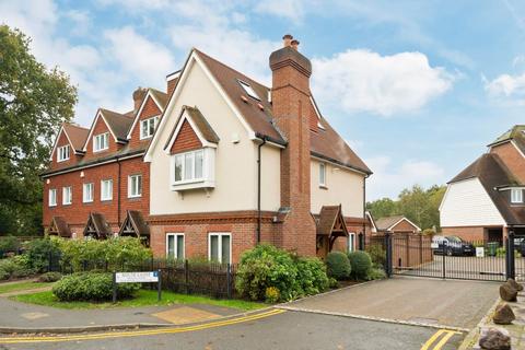 Rouse Close, Weybridge, Surrey, KT13 4 bed semi