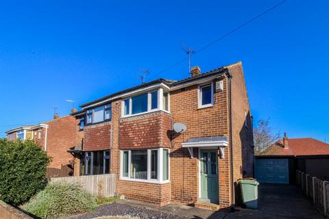 Greenmoor Close, Wakefield WF3 3 bed semi