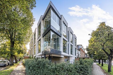 Park Road, Chiswick 2 bed flat for sale