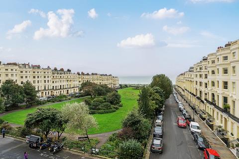 Brunswick Square, Hove, East Sussex 2 bed apartment for sale