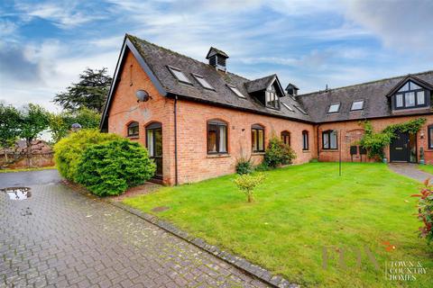 Holt Castle Barn, Worcester WR6 2 bed barn conversion for sale