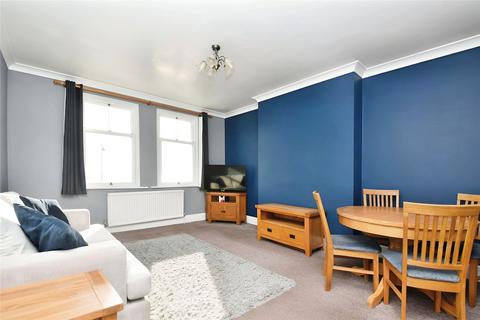 Sea Road, Felixstowe, Suffolk, IP11 2 bed apartment for sale