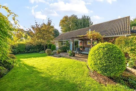 Green Street, Lower Sunbury, TW16 4 bed bungalow for sale