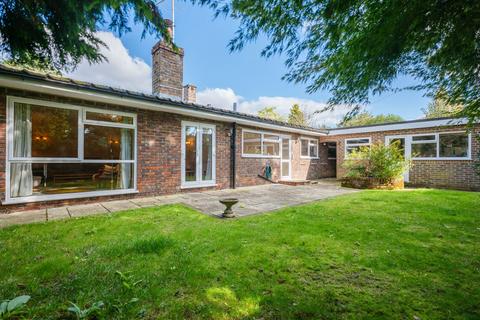 Hadmans Close, Horsham, RH12 3 bed detached bungalow for sale