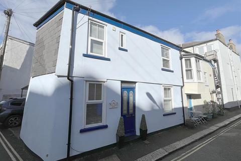 Dartmouth Town Centre 2 bed end of terrace house for sale