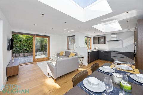 East Drive, Brighton BN2 2 bed detached house for sale