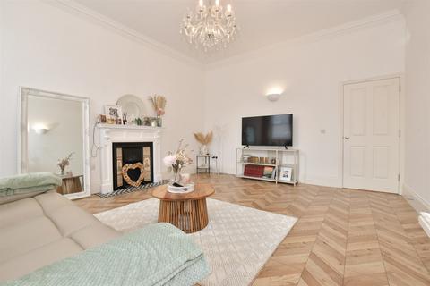Whitecroft Park, Newport, Isle of Wight 2 bed apartment for sale