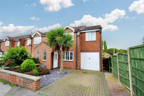 Pondhills Lane, Arnold, Nottingham 3 bed semi