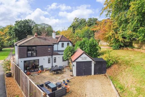 London Road, Liphook 5 bed detached house for sale