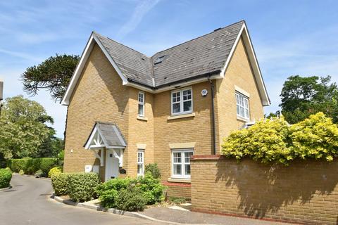 Duchess Court, Weybridge, KT13 4 bed detached house for sale