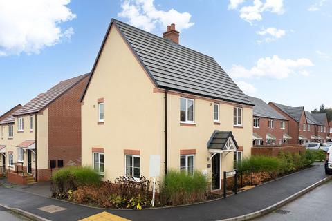 Beech View, Kidderminster DY10 3 bed detached house for sale