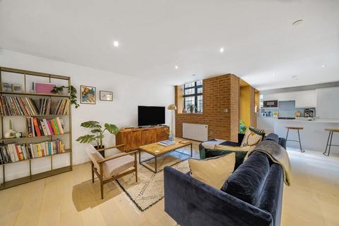 St James Road, Bermondsey 3 bed flat for sale