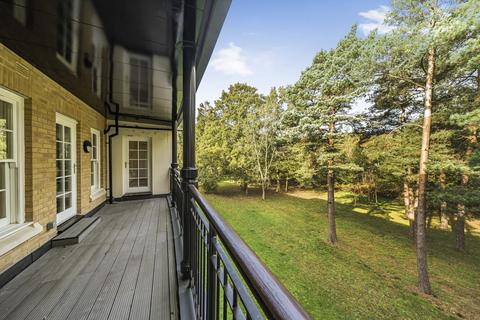 Westerham Road, Keston, BR2 2 bed flat for sale