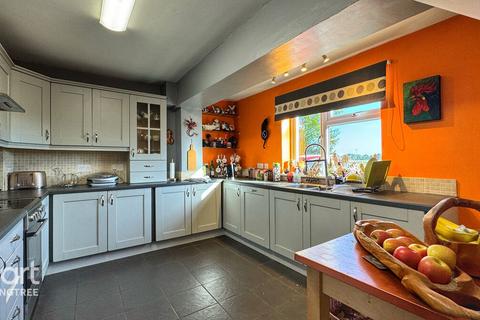 Shop Road, Manningtree 3 bed semi