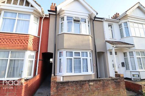 Mansfield Road, Luton 3 bed terraced house for sale