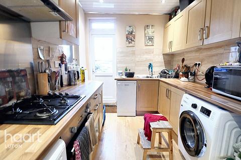 Mansfield Road, Luton 3 bed terraced house for sale