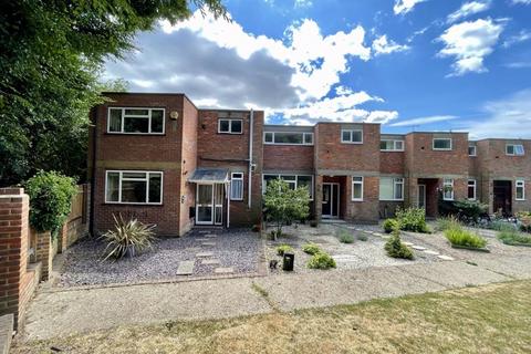 Eastern Drive, Bourne End SL8 3 bed semi
