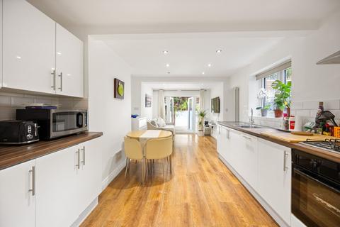 Glengall Road, Queens Park, NW6 2 bed apartment for sale