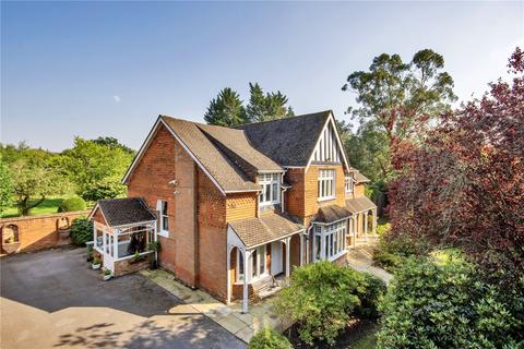 Main Road, Westerham, Kent, TN16 5 bed detached house for sale