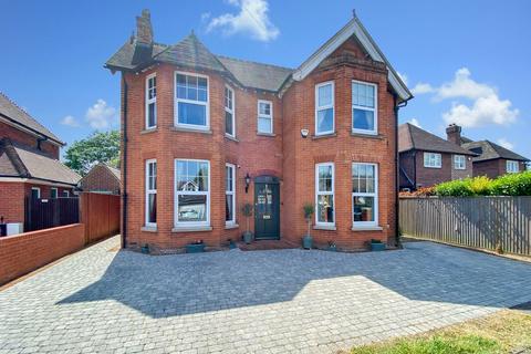 Upper Queens Road, Ashford TN24 4 bed detached house for sale