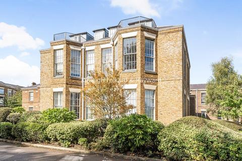 Royal Drive, Friern Barnet 3 bed flat for sale