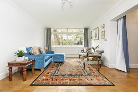 Park Close, Ilchester Place... 3 bed apartment for sale