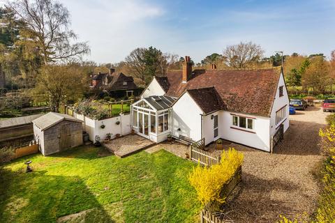 Hever Castle, Hever, Edenbridge, Kent 2 bed semi
