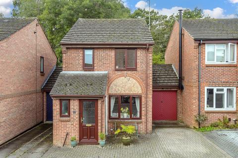 3 bedroom link detached house for sale