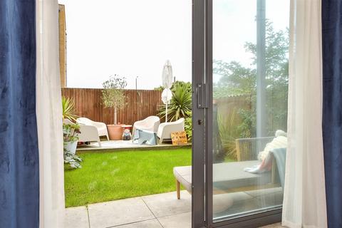 Beresford Gardens, Cliftonville... 2 bed ground floor flat for sale