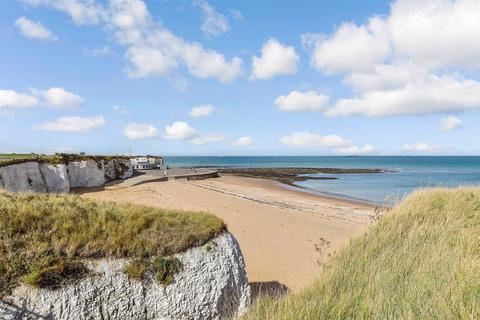 Beresford Gardens, Cliftonville... 2 bed ground floor flat for sale