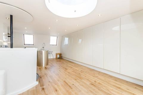Lillie Road, Fulham, London, SW6 2 bed flat for sale