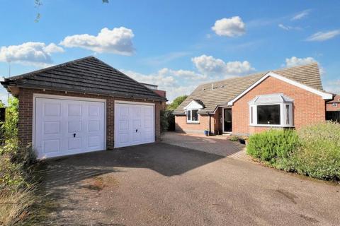 Rayment Drift, Kesgrave, Ipswich 3 bed detached bungalow for sale